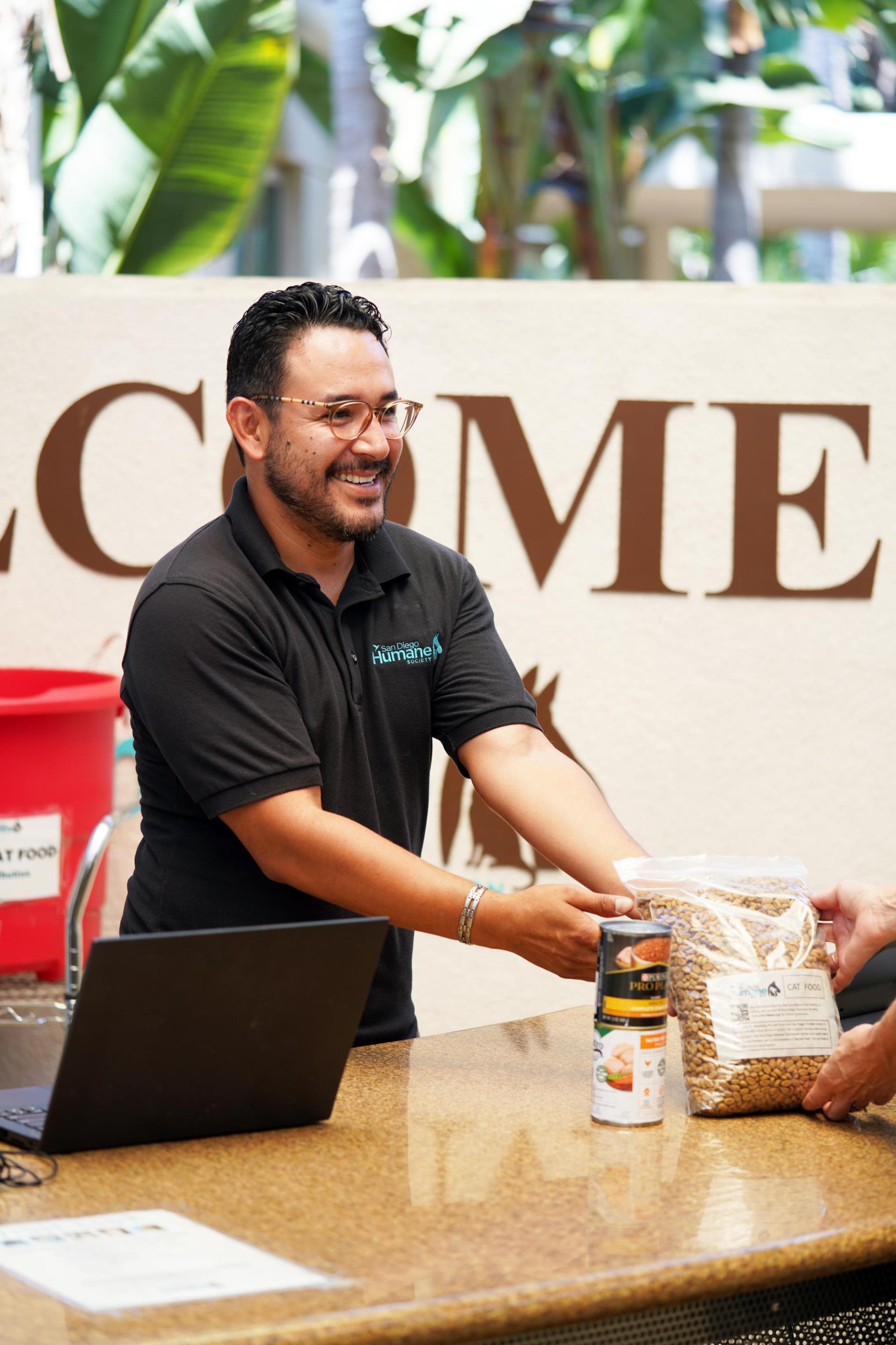 SDHS_Community Pet Pantry_Erik Gonzalez_Community Pet Pantry Coordinator26